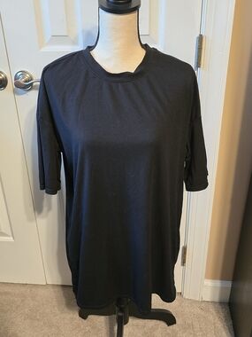 Fashion Nova Black Half Sleeve Crewneck Tee